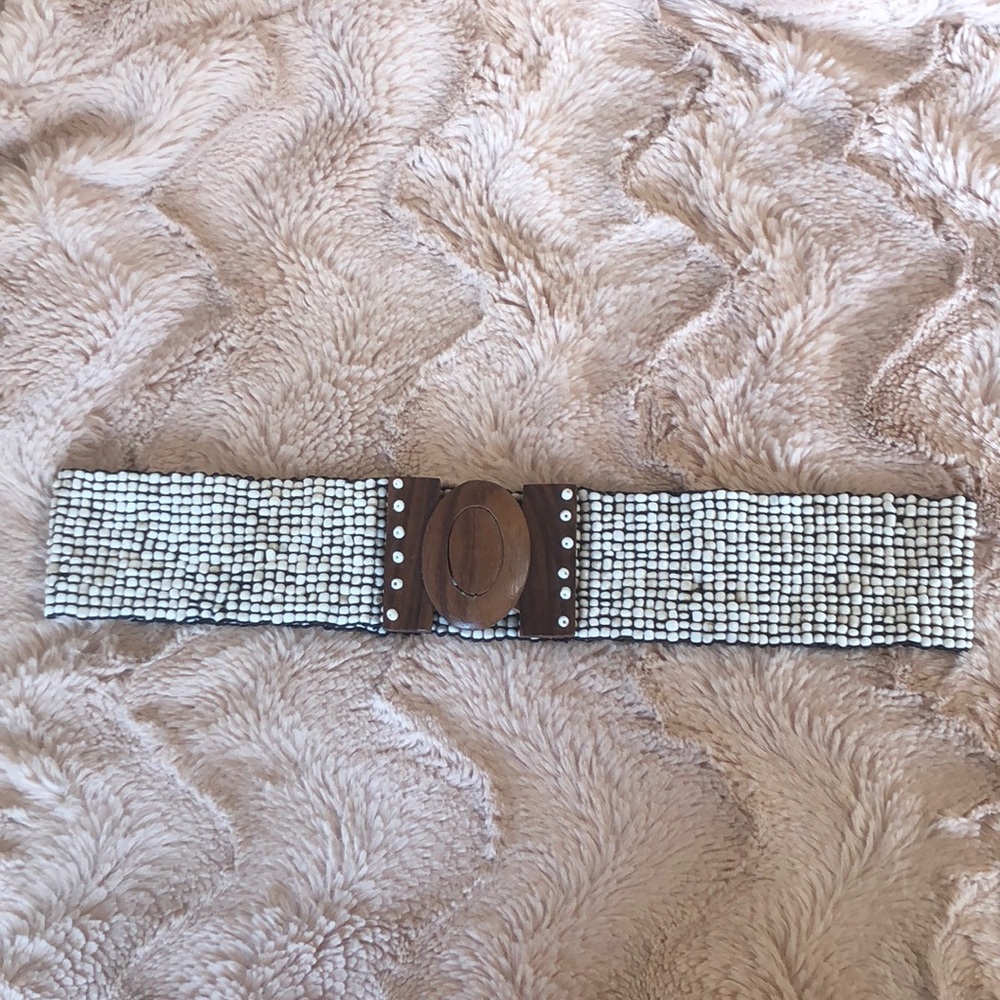 29 Inch White Beaded Belt with Wooden Clasp
